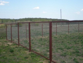 Забор из сетки рабицы в натяг секционный 12 метров фото в Рошале
